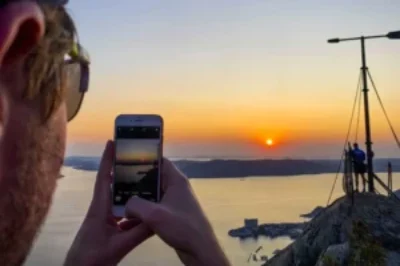 person-tar-bilde-pa-stoltzen